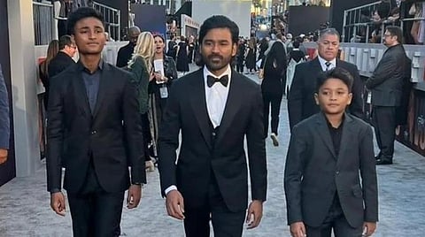 “இரு மகன்களும் ஷோவை கைப்பற்றிவிட்டார்கள்” -  'தி கிரே மேன்' ப்ரீமியரில் தனுஷ்