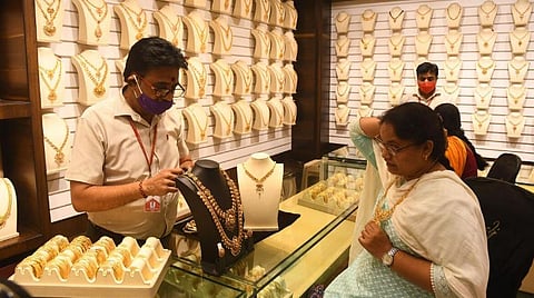 தங்கம் விலை குறைவு: இன்றைய நிலவரம் என்ன?