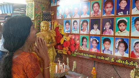 கும்பகோணம் பள்ளி தீ விபத்து நினைவு தினம்: பெற்றோர் கண்ணீர் மல்க அஞ்சலி