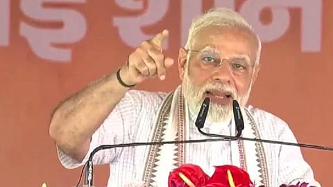 மோடி - யோகி அரசு வளர்ச்சியை நகரங்களுக்கு மட்டுமல்ல கிராமங்களுக்கும் எடுத்துச் செல்லும்: பிரதமர் பேச்சு