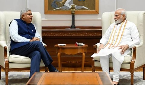 தேசிய ஜனநாயக கூட்டணி சார்பில், குடியரசுத் துணைத் தலைவர் வேட் பாளராக அறிவிக்கப்பட்டுள்ள மே.வங்க ஆளுநர் ஜெகதீப் தன்கர், பிரதமர் நரேந்திர மோடியை டெல்லியில் நேற்று சந்தித்து பேசினார். படம்: பிடிஐ