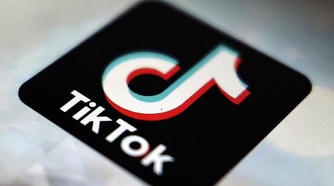 டிக்டாக்கில் தனது சம்பளத்தை வெளிப்படுத்திய பெண் - வேலையை விட்டு நீக்கிய நிறுவனம்