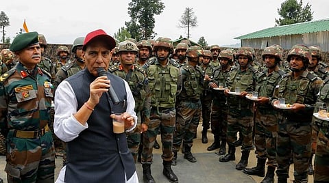 ஆள்சேர்ப்பு விண்ணப்பத்தில் ஜாதி விவரம் புதிதல்ல - ராணுவம், பாதுகாப்புத் துறை அமைச்சர் ராஜ்நாத் சிங் விளக்கம்