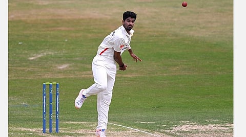 கவுன்டி கிரிக்கெட் அறிமுகப் போட்டியில் 5 விக்கெட்டுகளை அள்ளிய வாஷிங்டன் சுந்தர்