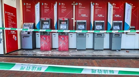 நெருக்கடிக்குள்ளான அரசு வங்கிகளால் பதற்றம்: சீன ஏடிஎம்களில் பணம் எடுப்பதற்கு மக்களுக்கு தடை