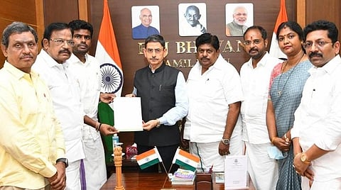 போலி பாஸ்போர்ட் விவகாரத்தில் உளவுத் துறை ஏடிஜிபியை பணி நீக்கம் செய்ய வேண்டும்: ஆளுநரிடம் பாஜக மாநிலத் தலைவர் முறையீடு