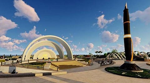 கடலில் 360 மீட்டர் நீளத்துக்கு கண்ணாடி தளத்துடன் இரும்பு மேம்பாலம் - கருணாநிதி நினைவிடம் அருகில் 137 அடி உயர பேனா