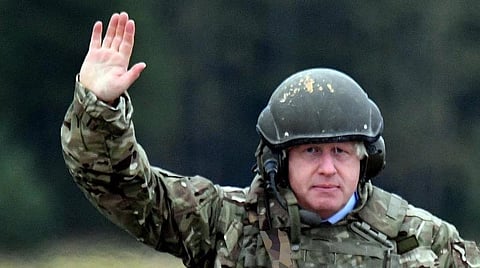 உக்ரைன் ராணுவ வீரர்களுடன் பயிற்சியில் போரிஸ் ஜான்சன்