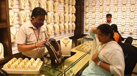 தங்கம் விலை உயர்வு: இன்றைய நிலவரம் என்ன?