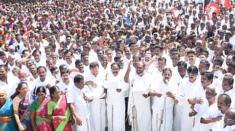 “மின் கட்டணத்தைக் கேட்டாலே ஷாக் அடிக்கிறது” - ஆர்ப்பாட்டத்தில் ஆர்.பி.உதயகுமார் பேச்சு