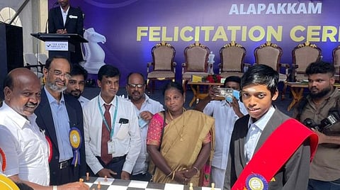 செஸ் ஒலிம்பியாட் மாணவர்களுக்கு பாராட்டு