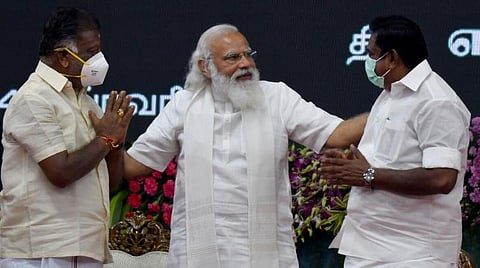 பிரதமர் மோடியுடன் ஓபிஎஸ், இபிஎஸ் | கோப்புப் படம்