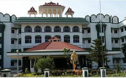 செஸ் ஒலிம்பியாட் விளம்பரங்களில் குடியரசுத் தலைவர், பிரதமரின் புகைப்படம் இடம்பெற வேண்டும்: தமிழக அரசுக்கு உயர் நீதிமன்றம் உத்தரவு