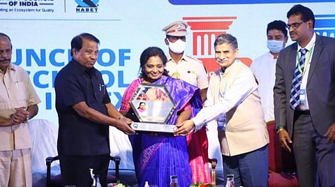 பள்ளிகளுக்கும் தரக் கட்டுப்பாடு, அங்கீகார முறை அவசியம் - புதுச்சேரி துணைநிலை ஆளுநர் தமிழிசை வலியுறுத்தல்