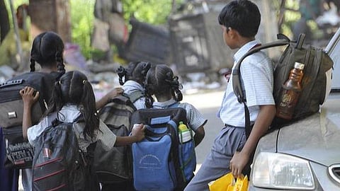 கரோனாவால் பெற்றோரை இழந்த மாணவர்கள் தனியார் பள்ளிகளில் கல்விக் கட்டணம் செலுத்துவதில் இருந்து விலக்கு