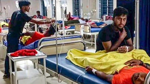 மே.வங்கத்தில் வேனில் பயணம் செய்த 10 பேர் மின்சாரம் தாக்கி உயிரிழப்பு