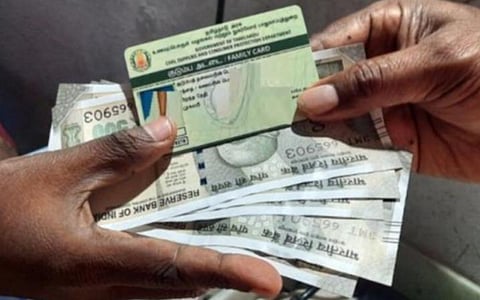 இலவசங்கள் - உயர்த்தவா? உயர்த்திக் கொள்ளவா?