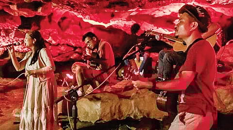 பாப்கார்ன்: குகையில் இசைக் கச்சேரி