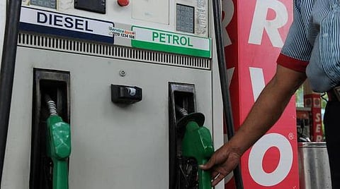 பெட்ரோல், டீசல் மீதான வரி குறைப்பு: நிர்மலா சீதாராமனுக்கு பழனிவேல் தியாகாரஜன் பதில்