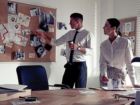 கையருகே கிரீடம்-5: துப்பறிவாளர் ஆவது எப்படி? :