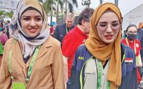 செஸ் ஒலிம்பியாட் | தங்கல் படத்தை விரும்பும் ஈராக் சகோதரிகள்...