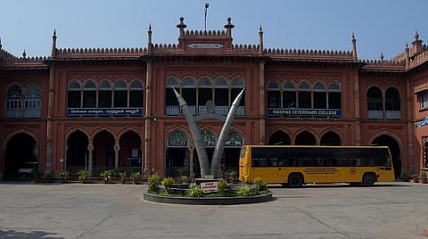 கால்நடை மருத்துவக் கல்லூரி விடுதியில் 2 மாணவிகள் தற்கொலை முயற்சி