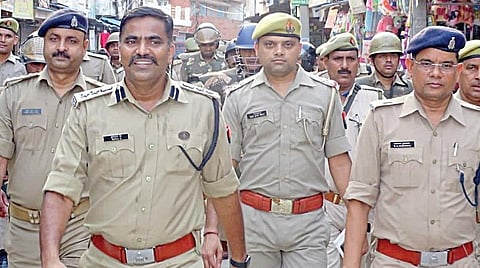 நீங்களும் யூபிஎஸ்சி வெல்லலாம் - 4: பள்ளி வகுப்பிற்கு முன் காய்கறி, பால் விற்றவர் இன்று ‘உபி சிங்கம் ’