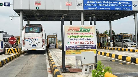 நாடு முழுவதும் சுங்கச் சாவடிகளுக்கு முற்றுப்புள்ளி - ஜிபிஎஸ் மூலம் கட்டணம் வசூலிக்க மத்திய அரசு திட்டம்