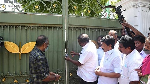 அதிமுக அலுவலக சாவியை ஒப்படைத்த விவகாரம்: உச்ச நீதிமன்றத்தில் இபிஎஸ் தரப்பில் கேவியட் மனு தாக்கல்