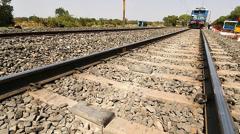 தமிழகத்தில் ரயில்வே ஒப்புதலுடன் 11 இரட்டைப் பாதைத் திட்டங்கள் செயல்படவுள்ளது: மத்திய அரசு