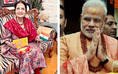 பிரதமர் மோடிக்கு அனுப்பியுள்ள ராக்கி கயிறு மற்றும் வாழ்த்து அட்டையுடன் பாகிஸ்தானிய சகோதரி கமர் மொஷின் ஷேக்.