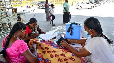 தமிழகம் முழுவதும் 50 ஆயிரம் இடங்களில் நடந்த 33-வது முகாமில் 16.86 லட்சம் பேருக்கு தடுப்பூசி