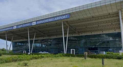 புதுச்சேரி விமான நிலையம்.