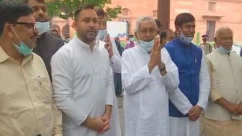 முதல்வர் நிதிஷ் குமார், துணை முதல்வர் தேஜஸ்வி யாதவ் - பிஹாரில் முடிவானது ஒப்பந்தம்