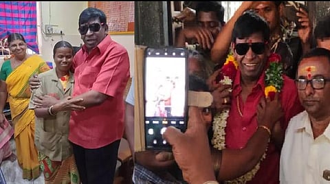 'நீ என் தங்கச்சி' - தூய்மைப் பணியாளருடன் வடிவேலு புகைப்படம்