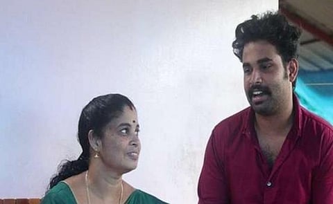 அம்மா 92வது ரேங்க், மகன் 38வது ரேங்க் - கேரளாவில் தாயும், மகனும் ஒரே நேரத்தில் அரசு பணிக்கான தேர்வில் தேர்ச்சி