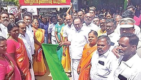 புதுக்கோட்டை மாவட்டம் பொன்னமராவதி அரசு மகளிர் மேல்நிலைப் பள்ளியில் போதைப் பொருள்  ஒழிப்பு  விழிப்புணர்வுப் பேரணியை நேற்று தொடங்கி வைத்தார் மாநில சட்டத் துறை அமைச்சர் எஸ்.ரகுபதி.