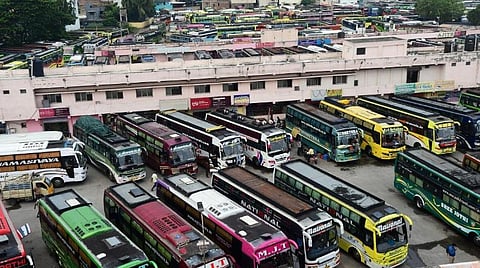 தொடர் விடுமுறை: சென்னையில் ஆம்னி பேருந்து கட்டணம் மூன்று மடங்கு உயர்வு