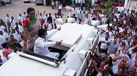 சுதந்திர தினம் | தேமுதிக அலுவலகத்தில் தேசியக் கொடி ஏற்றிய விஜயகாந்த்