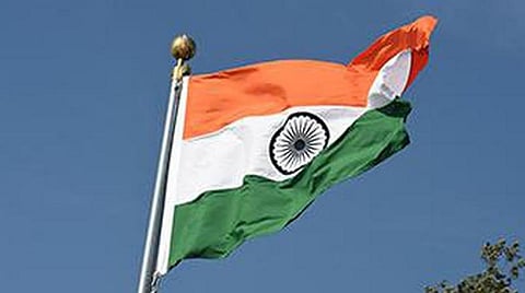 அரசியல் கட்சி அலுவலகங்களில் சுதந்திர தின விழா கொண்டாட்டம்: தேசியக் கொடி ஏற்றி கட்சித் தலைவர்கள் மரியாதை