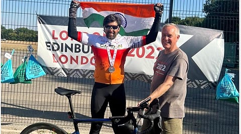 சைக்கிளில் 1,540 கி.மீ கடந்த ஆர்யா