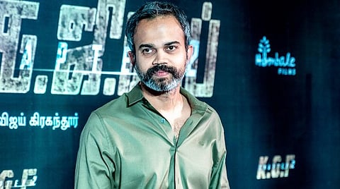 சொந்த ஊரில் மருத்துவமனை கட்ட கே.ஜி.எஃப் இயக்குநர் நிதியுதவி