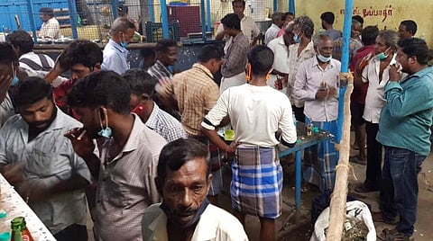 டாஸ்மாக் பார் உரிமங்களுக்கான டெண்டர் வழங்கக் கூடாது: உயர் நீதிமன்றம் உத்தரவு