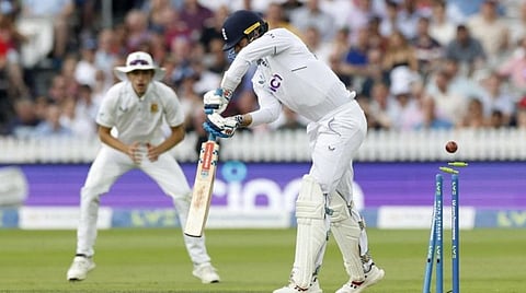 முதல் டெஸ்டில் 165 ரன்களுக்கு சுருண்டது இங்கிலாந்து அணி