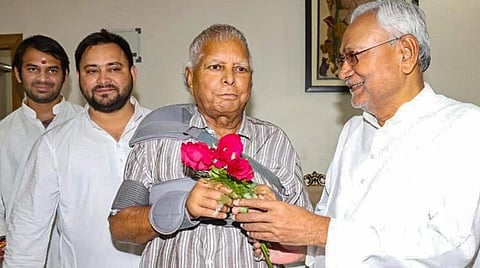 பாட்னா திரும்பிய லாலுவுடன் முதல்வர் நிதிஷ் குமார் சந்திப்பு