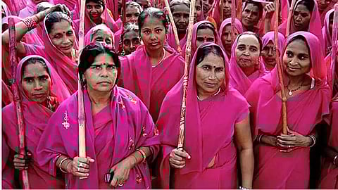 சுதந்திரச் சுடர்கள் | குற்றங்களைக் களையும் ‘குலாபி கேங்’