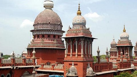 நோயாளிக்கு நலமுடன் இருப்பதாக சான்று: மருத்துவரின் பதிவை நிறுத்தும் உத்தரவை ரத்து செய்ய உயர் நீதிமன்றம் மறுப்பு