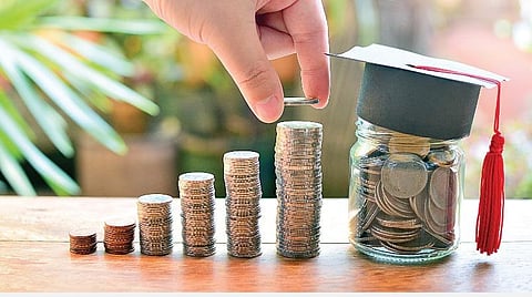 மத்திய அரசின் கல்வி உதவித்தொகை பெறுவது எப்படி? - வழிகாட்டுகிறார் ஆசிரியை மீனாட்சி