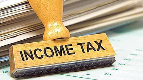 வருமான வரித்துறை சார்பில் ரூ.37.5 லட்சம் செலுத்தக் கூறி தொழிலாளிக்கு நோட்டீஸ்: போலீஸார் வழக்குபதிவு செய்து விசாரணை