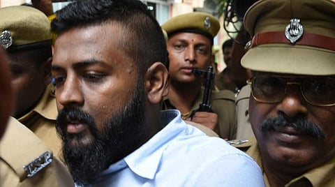 மோசடி நபர் சுகேஷ் சந்திரசேகர், மனைவியை மாண்டோலி சிறைக்கு மாற்ற உத்தரவு